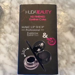 Huda Beauty HD finished Eyeliner Cake
